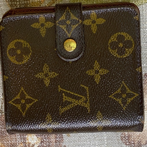 Louis Vuitton Leather Monogram Wallet EUC - Picture 10 of 10
